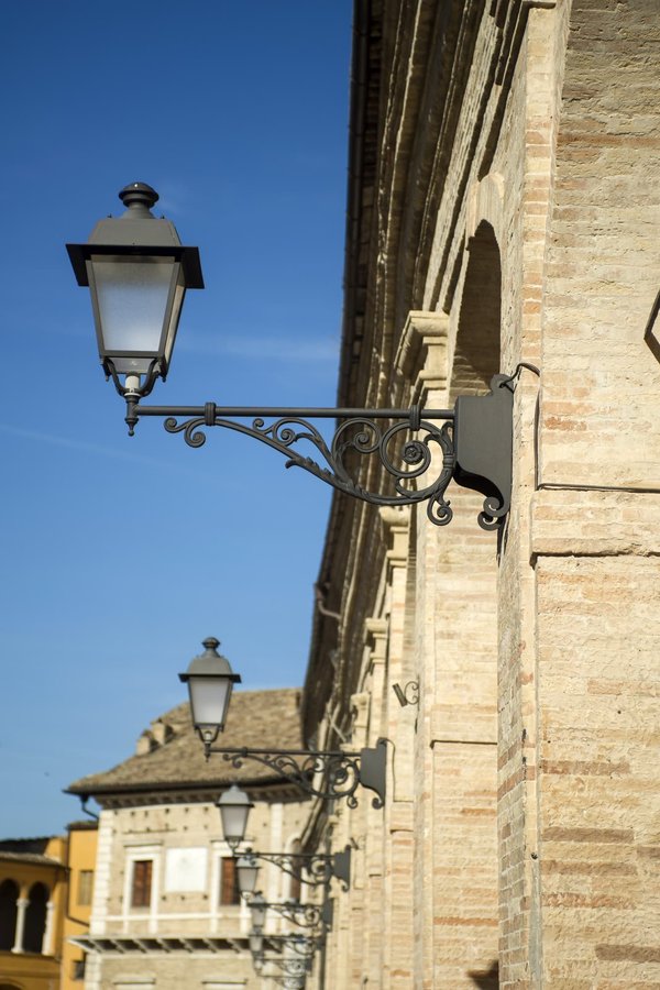 Quelles sont les meilleures stratégies pour intégrer la marche active dans un emploi du temps chargé?