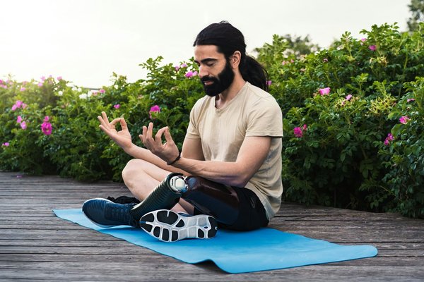 Quels types de yoga sont les plus adaptés pour les personnes souffrant de scoliose?